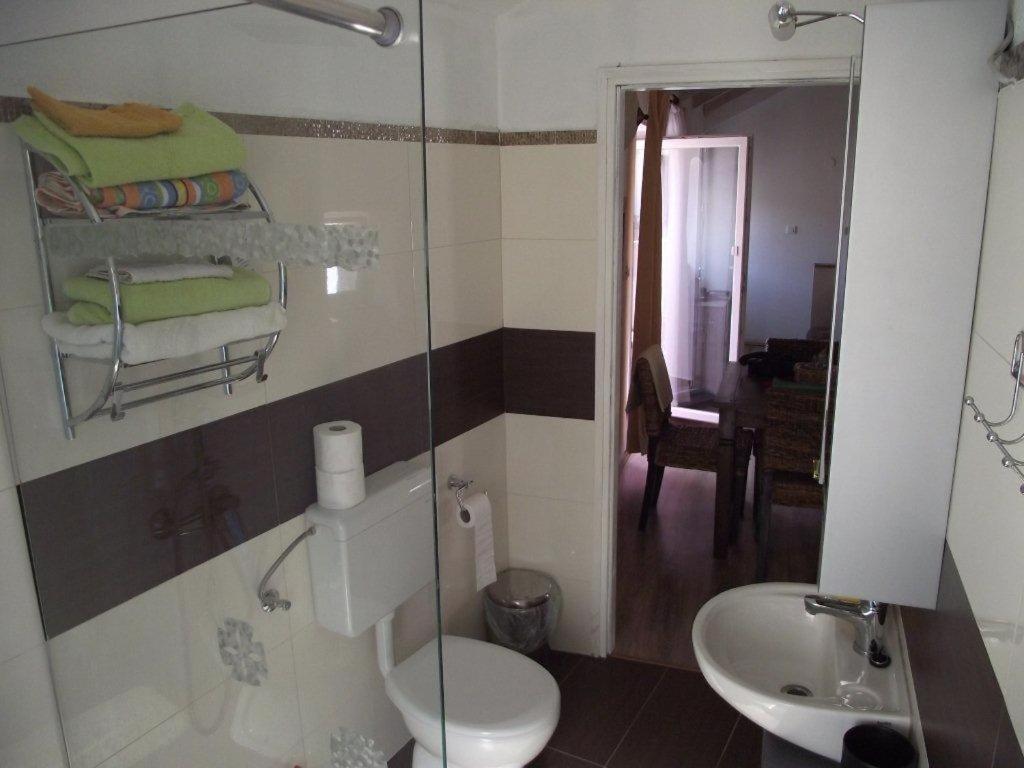 Apartments Dobrinj Bilik gambar